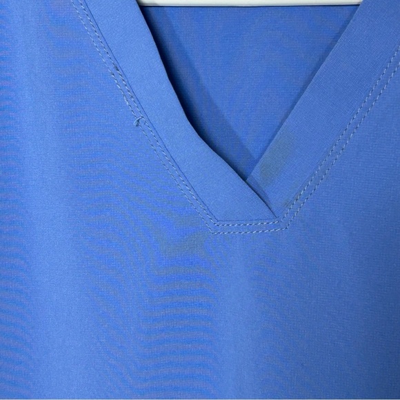 Carhartt Women's V-Neck Blueish Purple Short Sleeve Scrub Size M - Picture 9 of 9